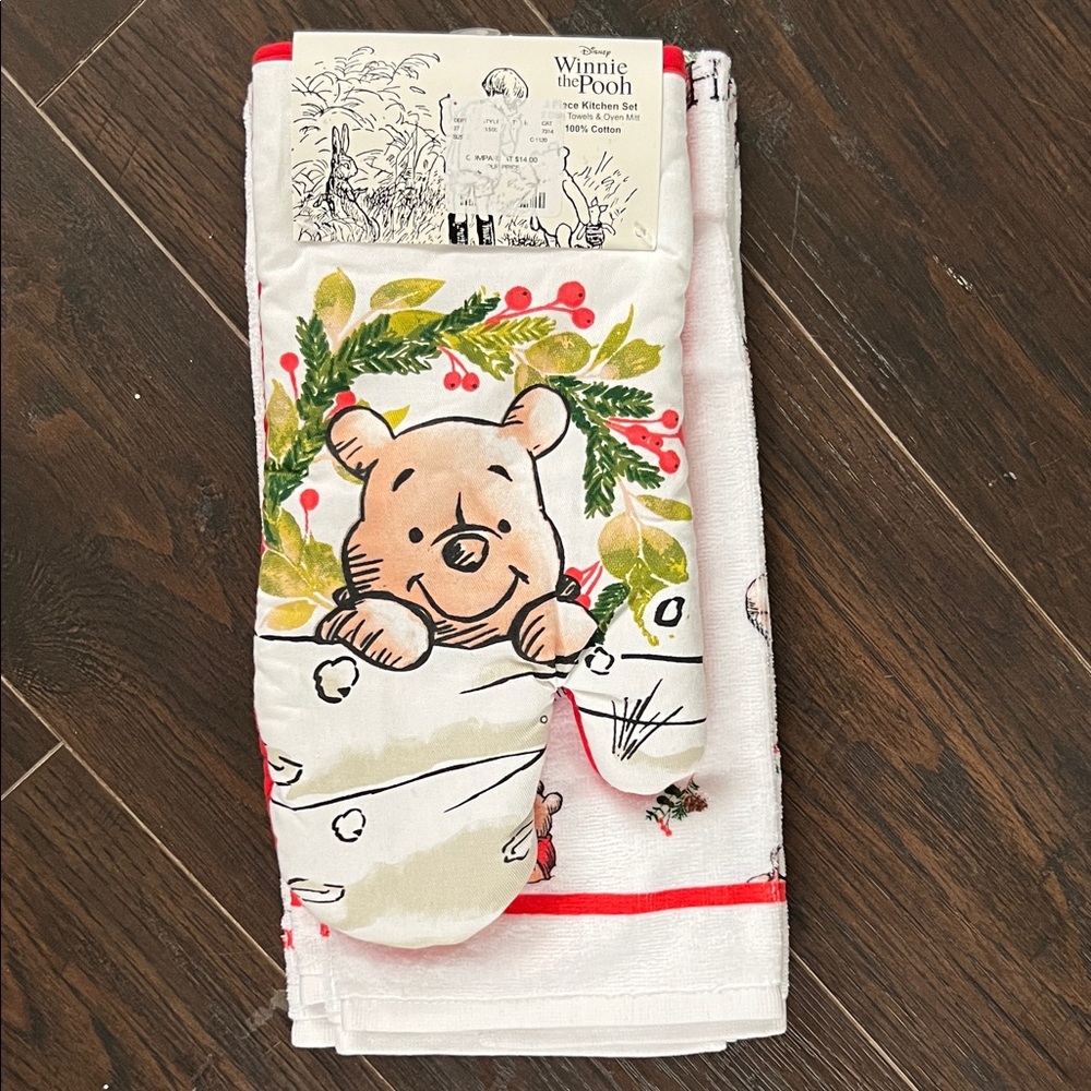 Disney Winnie the Pooh Festive Kitchen Set - Red and Green